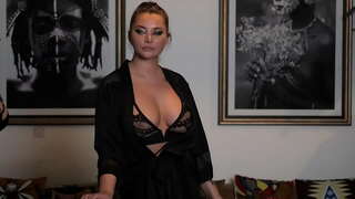 ���क प्रशंसक के एक समूह... (लघु संस्करण)