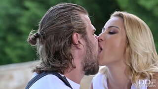 Rubia Hottie Gerezi Musu Anal Fucked arabera Jardun da Kanalizazio