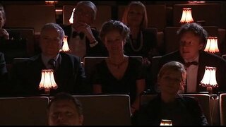 Celia Jones - moe wahine - taratara te whakaatu ki te pounamu me te baseballbat