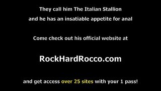 Puta stepteen quer ser como ela madrasta,eles começam a beijar e lamber uns dos outros buceta.De repente, seu padrasto chega,em vez de zangar-se, ele lhes permite mamar garganta o seu grande galo.Em troca, ele fode stepteens buceta e wifes apertado suculento cuzinho.
