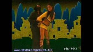 Tanner Mayes em um otimo jogo de vídeo imoral kumbat