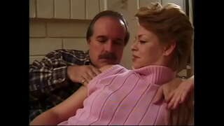 Wera pakeke Sharin Rakau whakatangi te tikaokao ki te whiwhi i te hohonu teen topanga kōhao, me te cumshot i runga i te kaihe